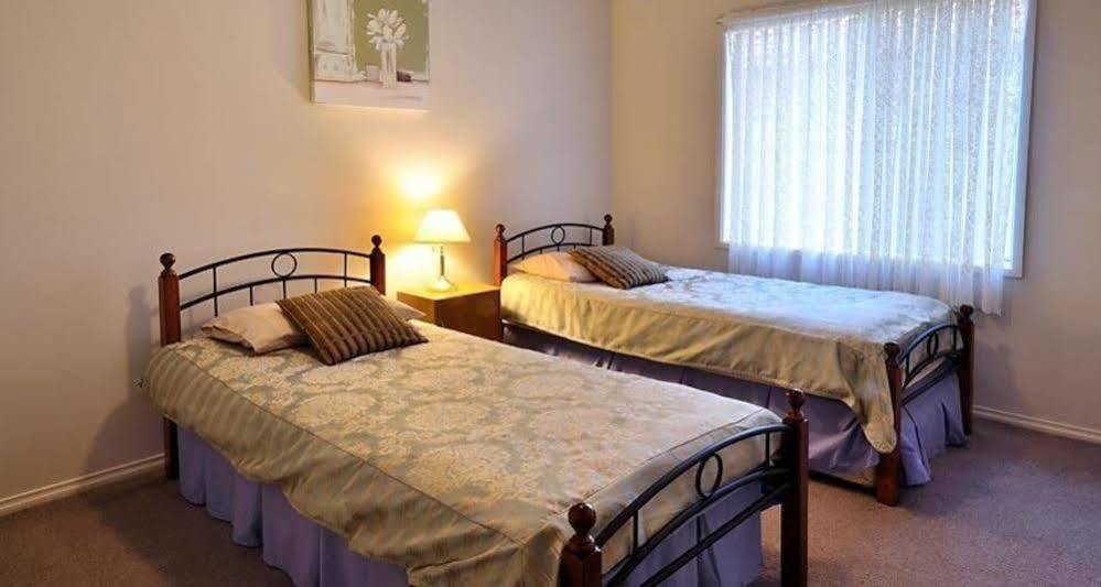 All Seasons Port Elliot Holiday House Екстериор снимка