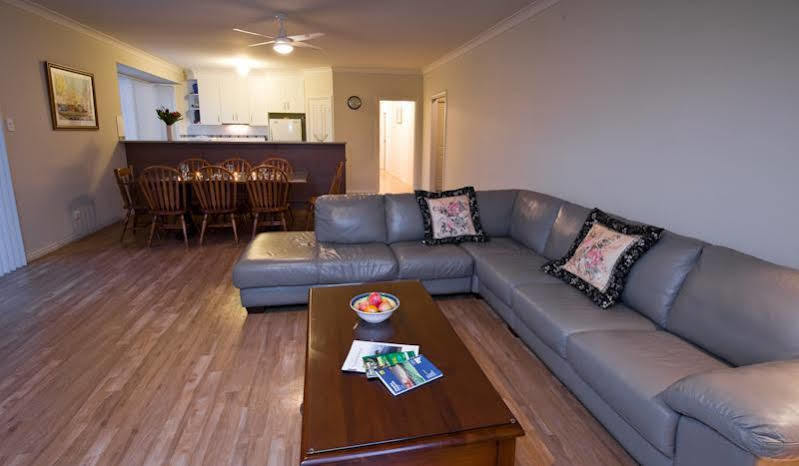 All Seasons Port Elliot Holiday House Екстериор снимка