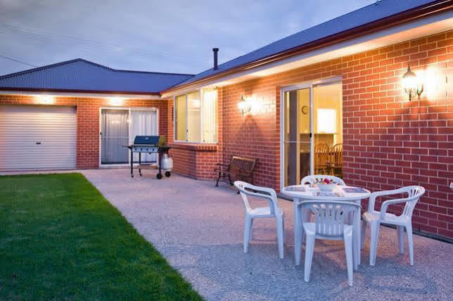 All Seasons Port Elliot Holiday House Екстериор снимка